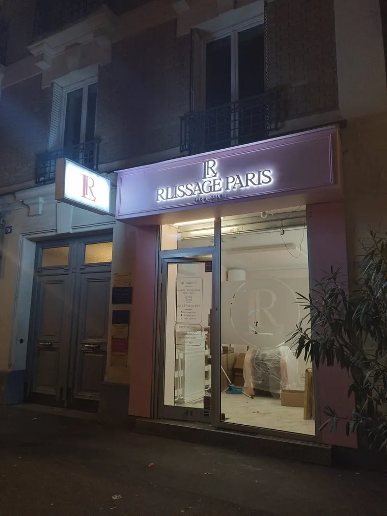 Lumineuse — SIGN & PUB