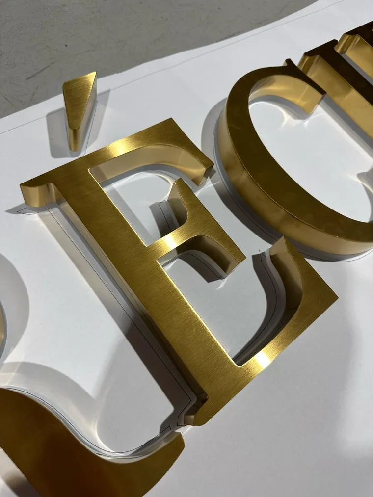 Finitions luxe — SIGN & PUB